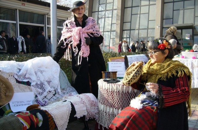 12 читалища показаха плетива в изложба-базар Златните ръце на баба
