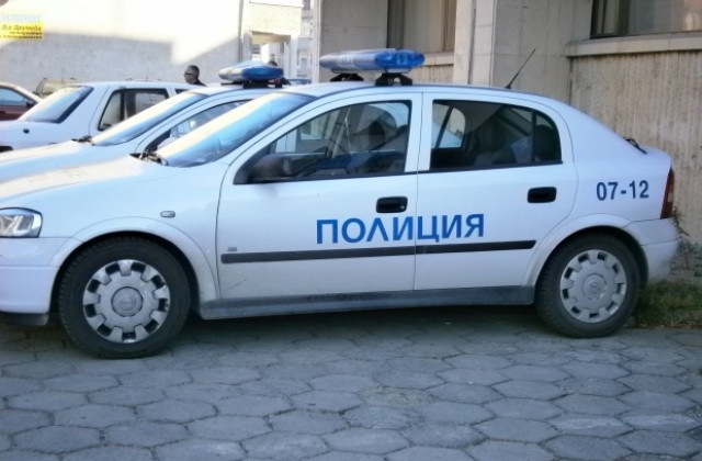 Младеж троши лек автомобил в Габрово