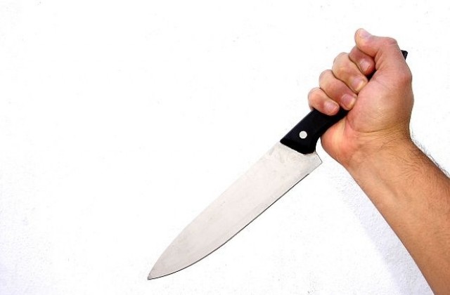 Въоръжен с нож взе 5000 от тотопункт