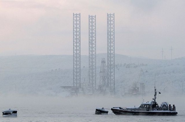 Българин е изчезнал при потъването на руска петролна платформа