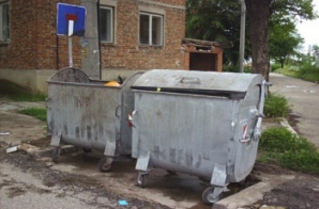 Слагат 10 контейнера за стари електроуреди в Добрич