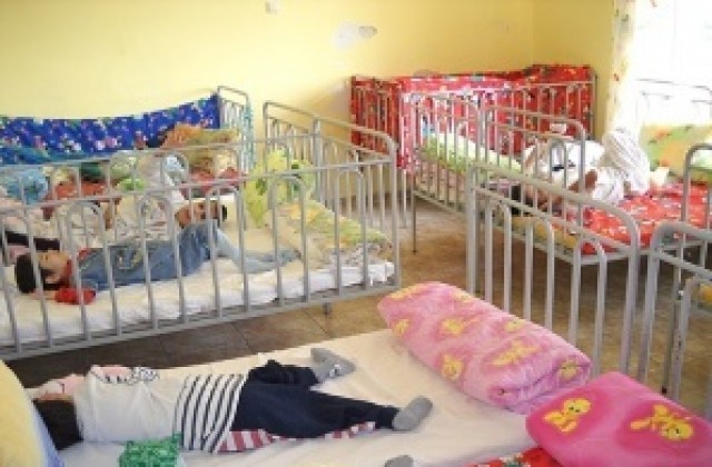 149 деца в Добричко чакат да бъдат осиновени