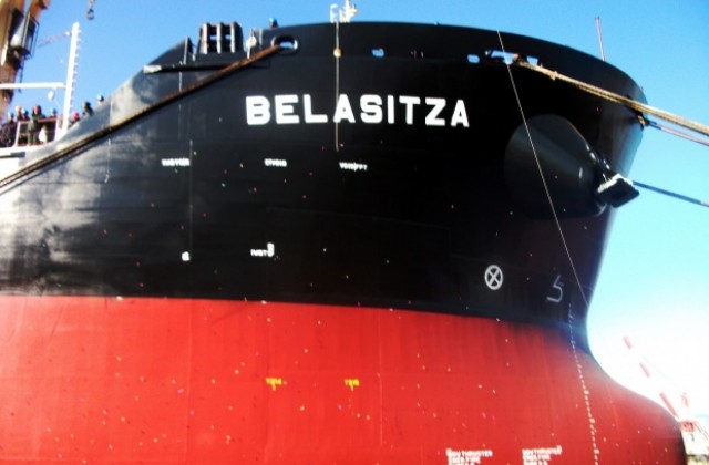 Екипажът на кораб Беласица първи ще посрещне новата година