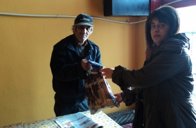ГЕРБ – Дряново и народният представител от ГЕРБ Катя Колева даряват самотни майки и стари хора