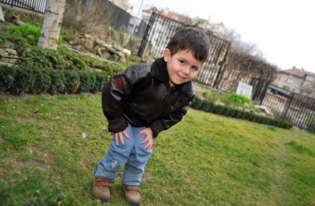 4-годишният Богдан се нуждае от помощ
