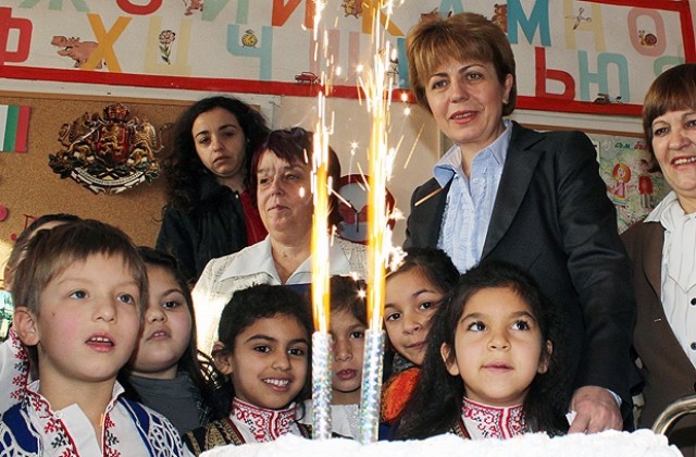 Общо 9000 ромски деца посещават приемни детски градини и училища в София