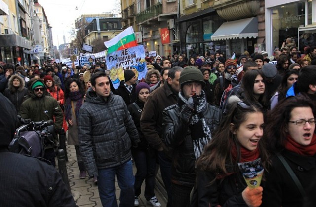 Хиляди на протест срещу шистовия газ, Цачева обещала мораториум
