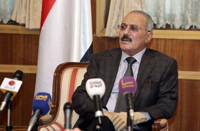 Йеменският президент помоли за прошка и напусна Сана