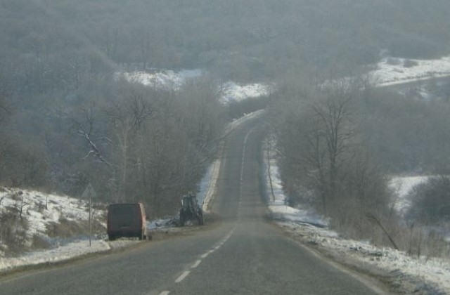 Пътищата в страната са почистени, движението е при зимни условия