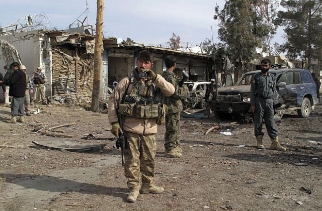 Най-малко трима души загинаха и 31 бяха ранени при атентат в Афганистан