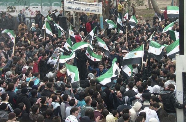 Сирийската армия обстрелва град Хомс, лидерът на Хамас изостави щаба си в Дамаск