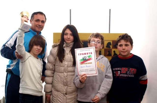 ОУ”В.Левски” и ГПЧЕ – общински шампиони по шах