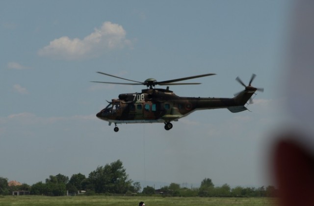 Два вертолета от Крумово, пловдивски водолази и алпинист помагат на бедстващите в Хасковско