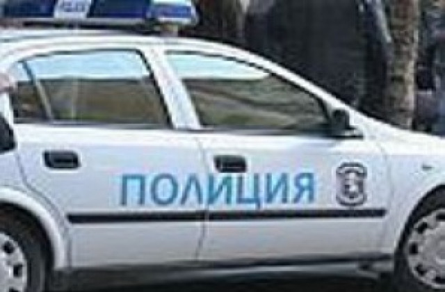 Тийнейджър краде колбаси, хващат го