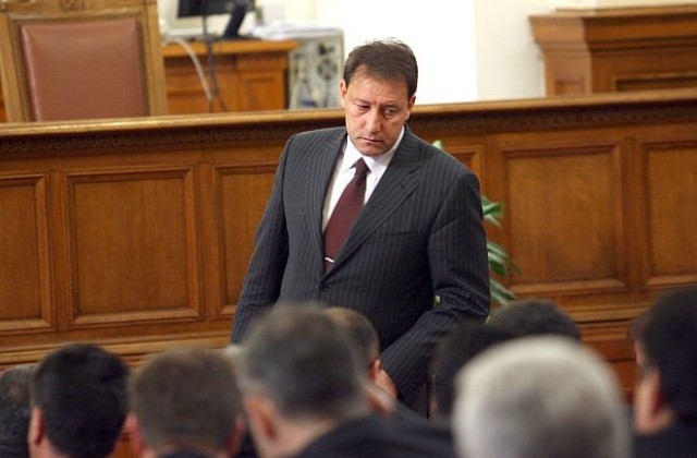 Левицата в парламента поиска оставките на Константинов и Найденов