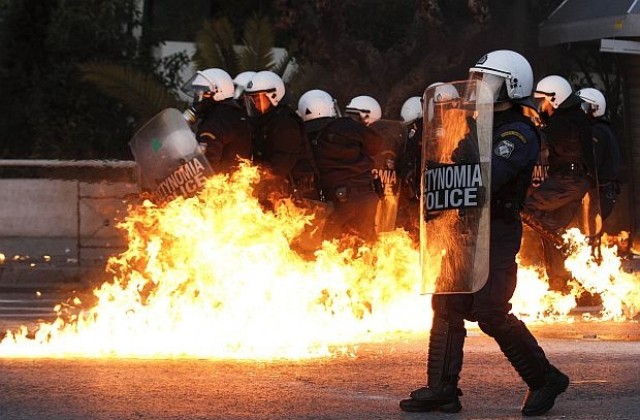 Полицията обезвреди бомба в метрото на Атина