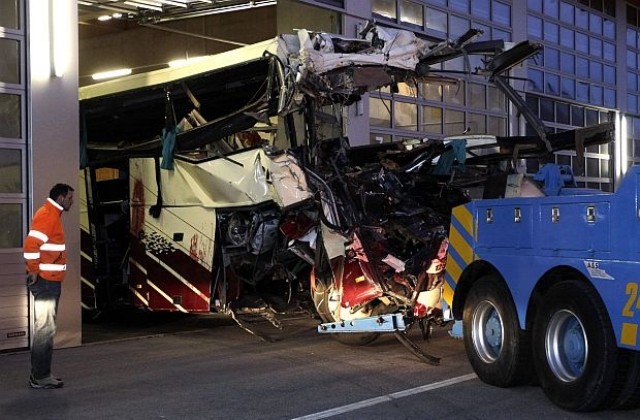 Тежка автобусна катастрофа в Швейцария. Загинаха 28 души, от които 22 деца