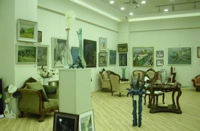 Изложба на Русенската художествена галерия гостува в София