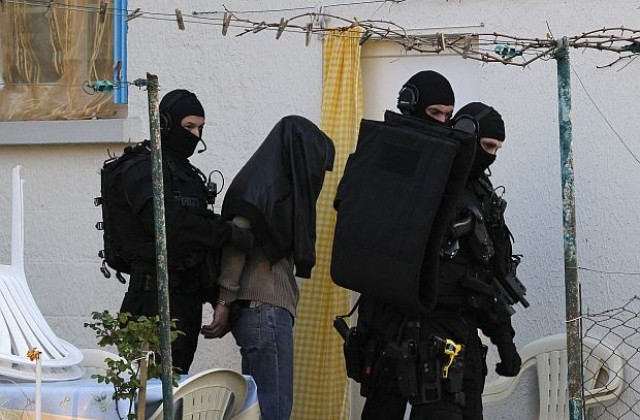 Френската полиция арестува 20 ислямисти