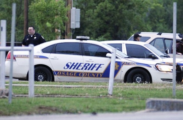 Двама мъже застреляха трима души и раниха двама в Оклахома
