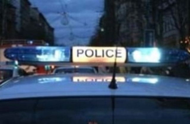 Маскирани и с полицейски униформи обраха инкасо-автомобил