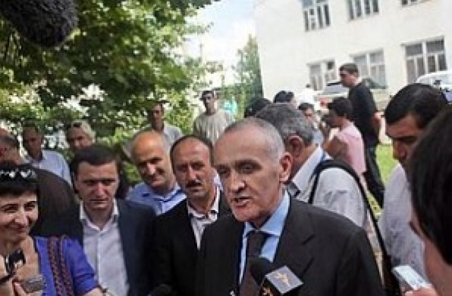Бивш вътрешен министър на Абхазия се самоуби при опит за задържането му