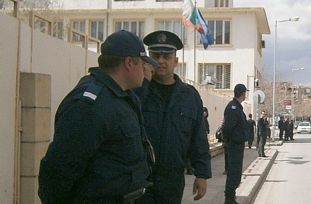 Арестуваха наркодилъри при полицията в Благоевград