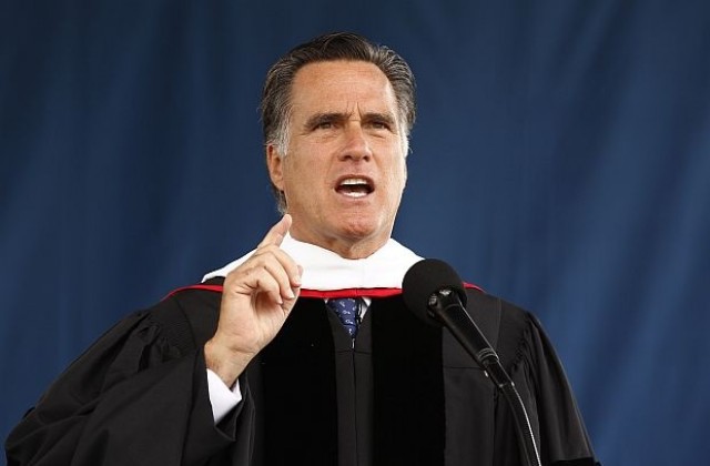 Екипът на Обама обяви Ромни за вампир