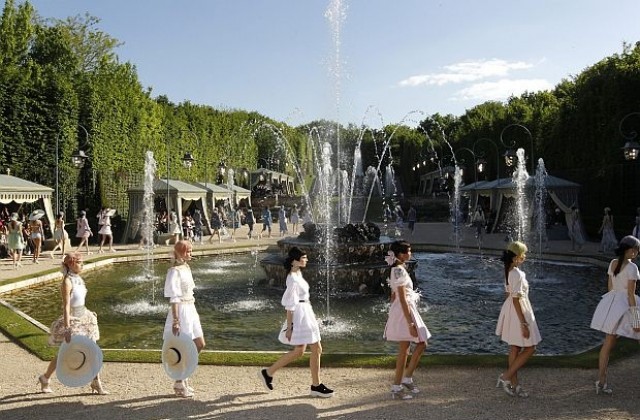 Chanel в градините на двореца Версай