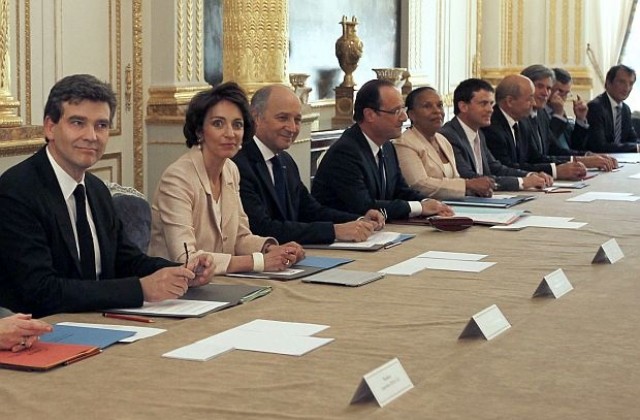 Френското правителство намали възнагражденията на президента и министрите