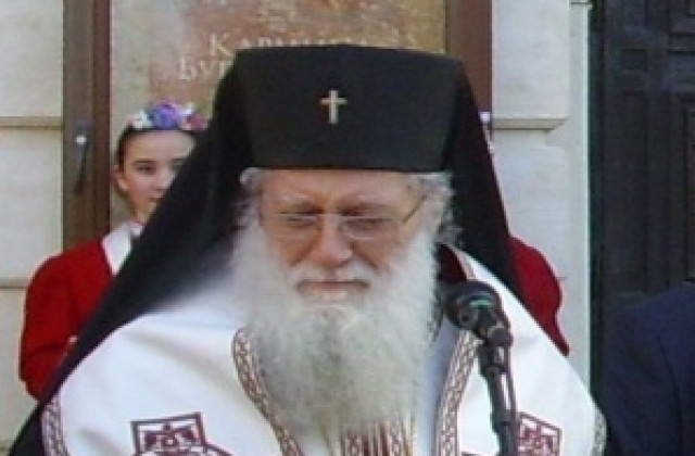 Русенският митрополит се възстановява след сърдечна операция