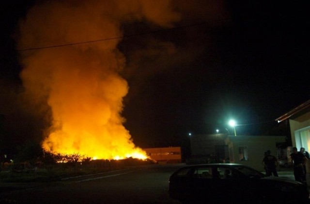 Изгоряха магазин в Маца и къща в Ягода