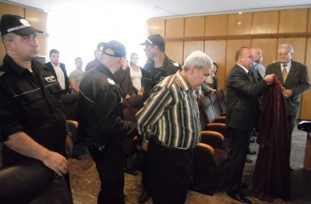 Прокуратурата иска разследване на златото, открито в лимузини на Рашкови