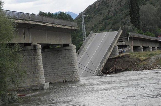 Срути се мост на река Струма  край Петрич