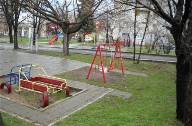 Метин Казак ще открие детска площадка в село Бяла река