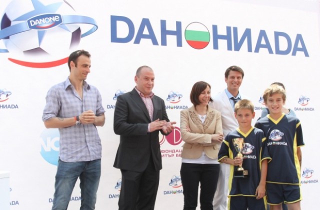 Димитър Бербатов награди най-етичния отбор на Данониада 2012- ОДК-Кюстендил