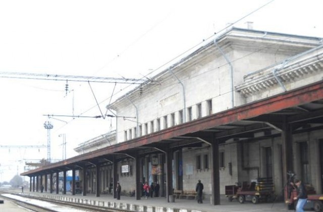 Двама буйстваха на жп гарата в Шумен, спаха в ареста.