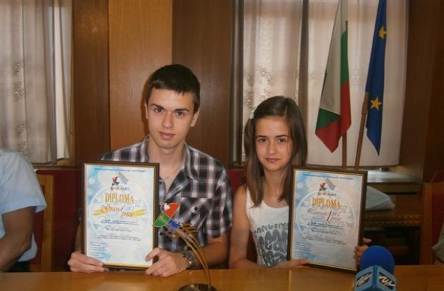 Двама шуменци спечелиха конкурс в Казахстан, пели български песни