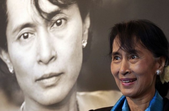 Нобеловата награда за мир ме извади от изолацията, заяви Аун Сан Су Чжи