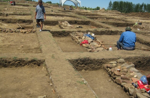 Приключи работата върху големият археологически комплекс на терена на АМ Струма