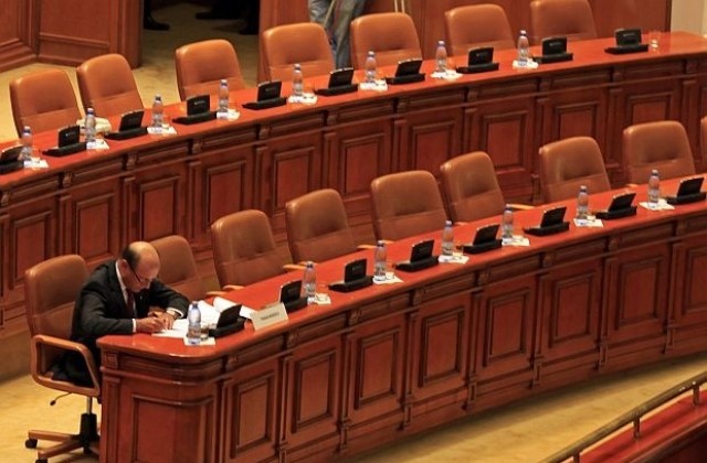 Конституционният съд потвърди отстраняването на Траян Бъсеску