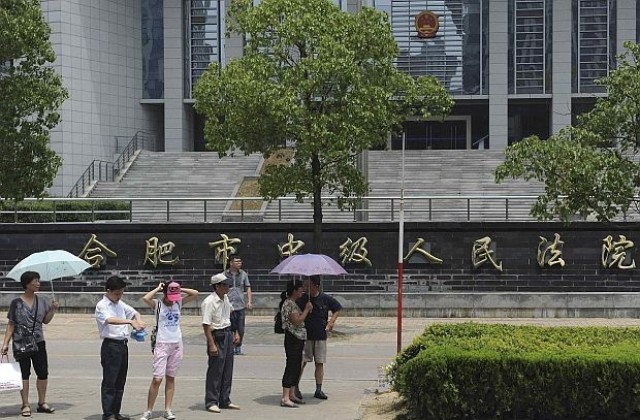 Съпруга на китайски функционер ще бъде съдена за предумишлено убийство