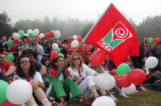 Над 200 добруджанци празнуват с БСП на Бузлуджа