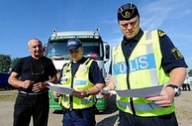 Освободиха заподозрения за трафик на български берачи в Швеция