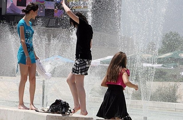 Варна отбеляза температурен рекорд, живакът удари 35 градуса