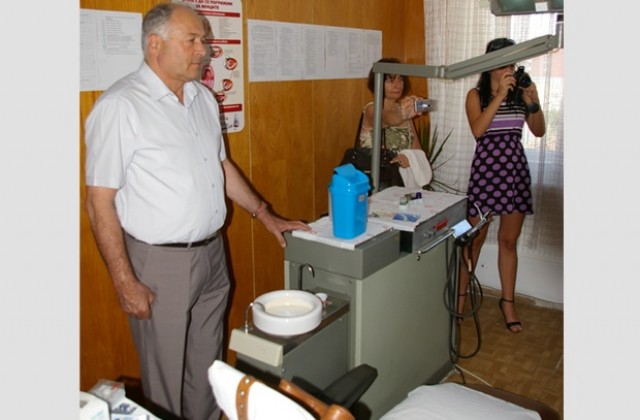 Петима стоматолози работят в кабинета в Дома за стари хора в Сливен