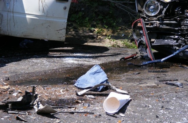 Тежка катастрофа на пътя Варна-Бургас, двама загинаха