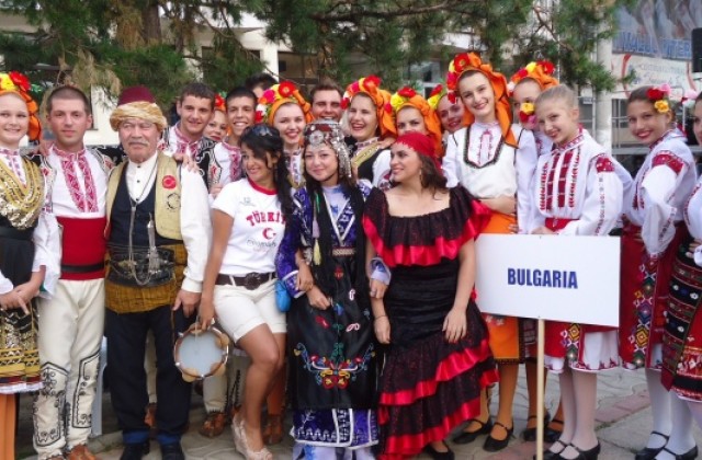 Танцьорите от Зора се завърнаха с награда от фестивал в Румъния