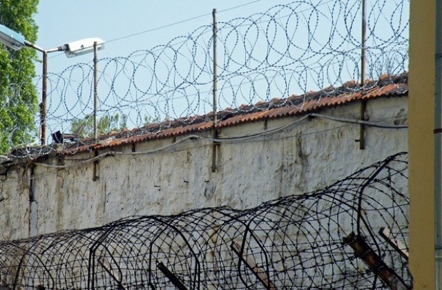 Проверка на следствения арест в Бургас заради обесилия се германец
