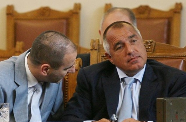 Борисов води 12 министри в Израел